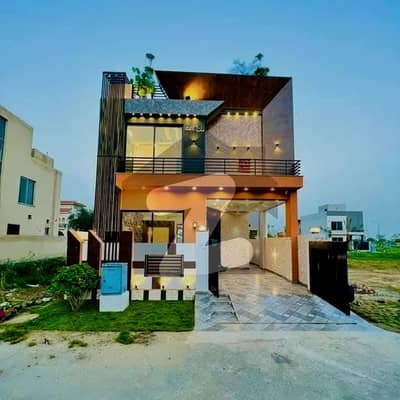 پارک ویو سٹی لاہور میں 4 کمروں کا 5 مرلہ مکان 1.65 کروڑ میں برائے فروخت۔