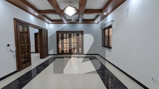 FOR RENT 4 Kanal Fully Renovated Double Unit Duplex 12 Bedrooms House F_8/2