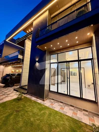 PRIME LOCATION & VALUE: 1 Kanal House for Sale in IEP Town, Near Valencia   Headline: 1 Kanal Family Dream Home in IEP Engineers Town | 7 Beds | Unbeatable Location near Valencia Town  Ad Copy (Focus on Space & Accessibility):  INVESTMENT OPPORTUNITY IN IEP TOWN!  Secure your future with this spacious 1 Kanal (20 Marla) house located in the highly accessible