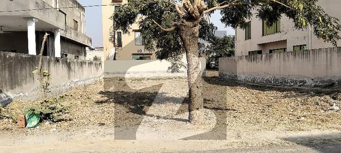 This Is Your Chance To Buy Prime Location Residential Plot In Central Park - Block A