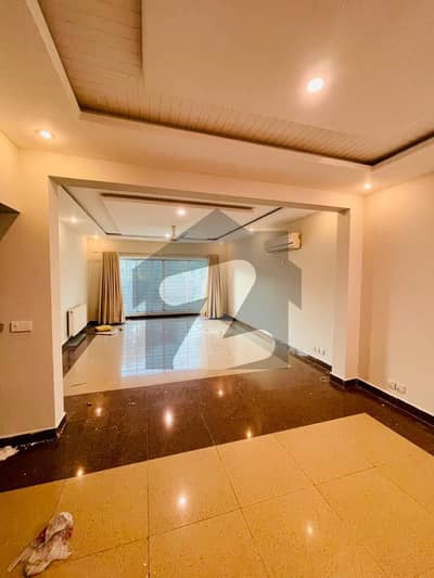 بحریہ ٹاؤن ۔ سفاری ولاز 3 بحریہ ٹاؤن راولپنڈی,راولپنڈی میں 3 کمروں کا 12 مرلہ مکان 4.2 کروڑ میں برائے فروخت۔ بحریہ ٹاؤن ۔ سفاری ولاز 3 بحریہ ٹاؤن راولپنڈی,راولپنڈی میں 3 کمروں کا 12 مرلہ مکان 4.2 کروڑ میں برائے فروخت۔