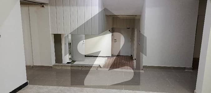 شاہراہِ فیصل کراچی میں 11 مرلہ دفتر 1.2 لاکھ میں کرایہ پر دستیاب ہے۔