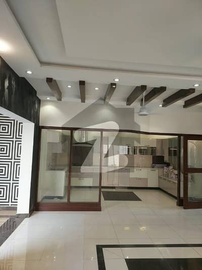 1 Kanal Beautiful Lower Portion