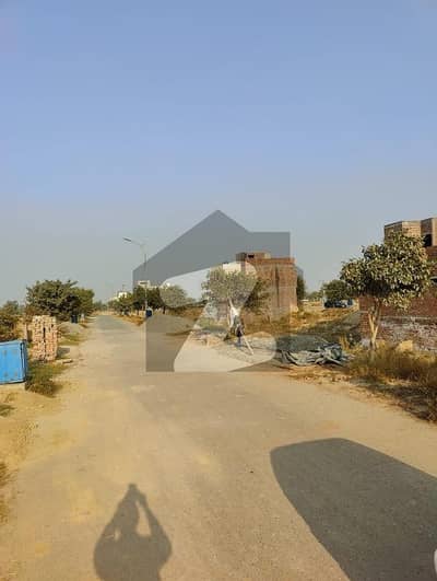 نیو لاهور سٹی لاہور میں 5 مرلہ رہائشی پلاٹ 28.0 لاکھ میں برائے فروخت۔ نیو لاهور سٹی لاہور میں 5 مرلہ رہائشی پلاٹ 28.0 لاکھ میں برائے فروخت۔