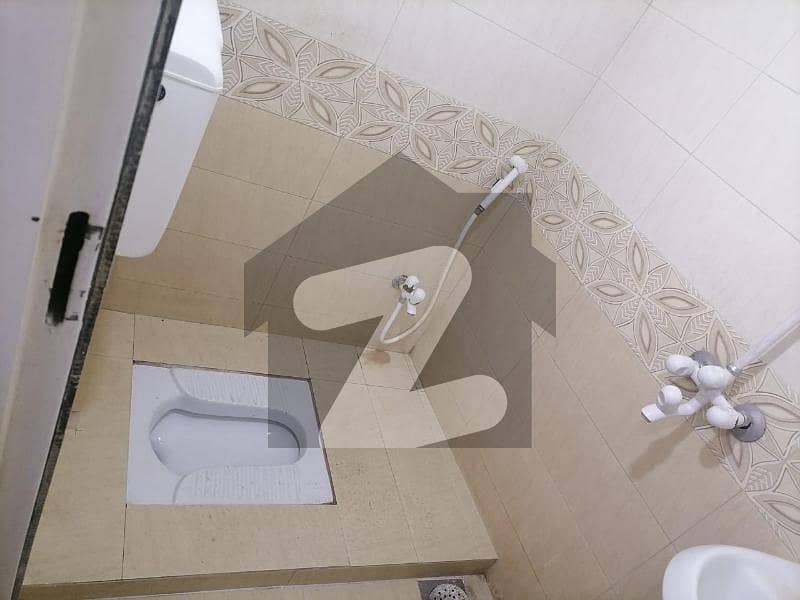 Independet furnished room is available for rent in hostel