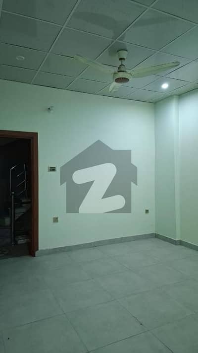 سٹی ہاؤسنگ سوسائٹی - بلاک اے سٹی ہاؤسنگ سوسائٹی,سیالکوٹ میں 1 کمرے کا 3 مرلہ فلیٹ 19.0 ہزار میں کرایہ پر دستیاب ہے۔