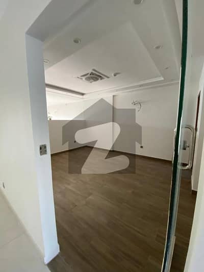 بحریہ ٹاؤن فیز 7 بحریہ ٹاؤن راولپنڈی,راولپنڈی میں 9 مرلہ دفتر 1.5 لاکھ میں کرایہ پر دستیاب ہے۔ بحریہ ٹاؤن فیز 7 بحریہ ٹاؤن راولپنڈی,راولپنڈی میں 9 مرلہ دفتر 1.5 لاکھ میں کرایہ پر دستیاب ہے۔