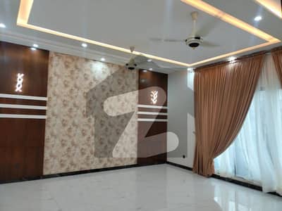 بحریہ ٹاؤن سیکٹر سی بحریہ ٹاؤن,لاہور میں 5 کمروں کا 10 مرلہ مکان 5.0 کروڑ میں برائے فروخت۔