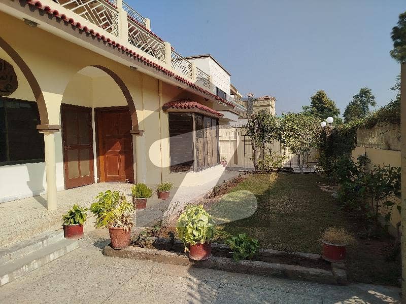 ایف ۔ 10 اسلام آباد میں 6 کمروں کا 1 کنال مکان 4.5 لاکھ میں کرایہ پر دستیاب ہے۔ ایف ۔ 10 اسلام آباد میں 6 کمروں کا 1 کنال مکان 4.5 لاکھ میں کرایہ پر دستیاب ہے۔