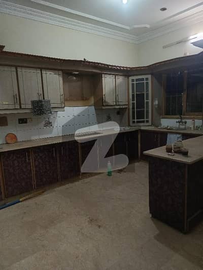 Urgent Sale Flat 3bed Dd Ideal Location