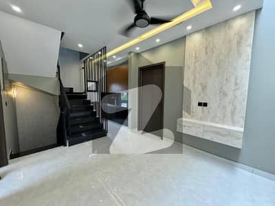 ڈی ایچ اے 9 ٹاؤن ڈیفنس (ڈی ایچ اے),لاہور میں 3 کمروں کا 5 مرلہ مکان 2.25 کروڑ میں برائے فروخت۔