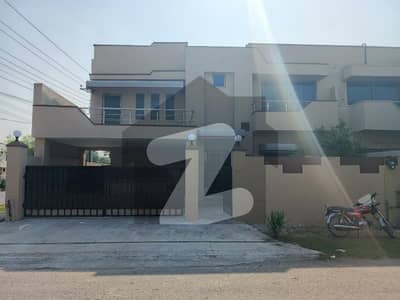 عسکری 10 - صیکٹر ای عسکری 10,عسکری,لاہور میں 3 کمروں کا 10 مرلہ مکان 5.0 کروڑ میں برائے فروخت۔