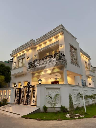 5-Marla Semi Furnished Corner Spanish Villa Near Park For Sale In DHA
