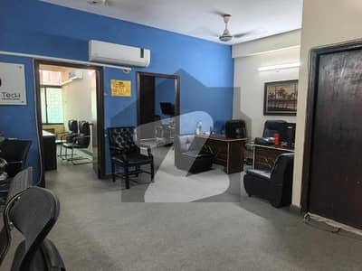 جی ۔ 11 مرکز جی ۔ 11,اسلام آباد میں 3 مرلہ دفتر 2.9 کروڑ میں برائے فروخت۔