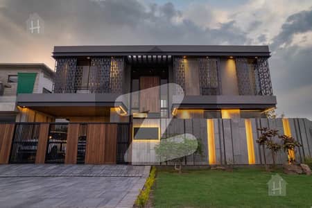 NEAR MACDONALD 01 KANAL BRAND NEW LUXURIOUS Modern VILLA