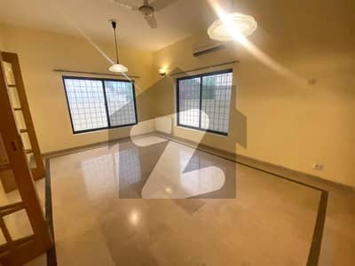 ایف ۔ 7 اسلام آباد میں 6 کمروں کا 2 کنال مکان 7.0 لاکھ میں کرایہ پر دستیاب ہے۔