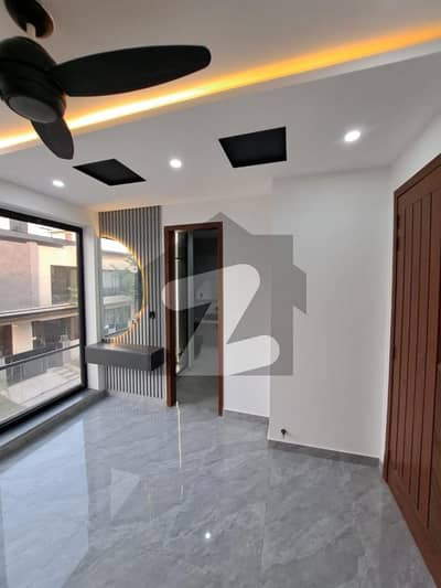 ڈی ایچ اے 9 ٹاؤن ڈیفنس (ڈی ایچ اے),لاہور میں 3 کمروں کا 5 مرلہ مکان 2.5 کروڑ میں برائے فروخت۔ ڈی ایچ اے 9 ٹاؤن ڈیفنس (ڈی ایچ اے),لاہور میں 3 کمروں کا 5 مرلہ مکان 2.5 کروڑ میں برائے فروخت۔