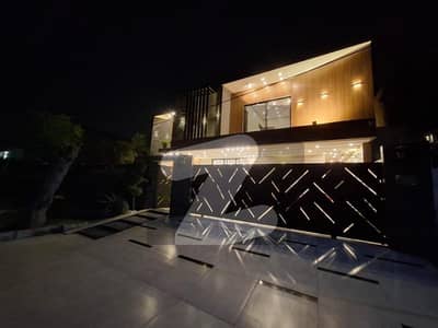 1 Kanal House for Sale - Prime Valencia Town, Lahore Exceptional Location on 60 Feet Road - Near Park House!