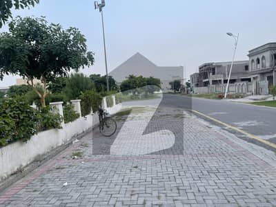 ڈی ایچ اے فیز 7 - بلاک ایس فیز 7,ڈیفنس (ڈی ایچ اے),لاہور میں 2 کنال رہائشی پلاٹ 10.0 کروڑ میں برائے فروخت۔ ڈی ایچ اے فیز 7 - بلاک ایس فیز 7,ڈیفنس (ڈی ایچ اے),لاہور میں 2 کنال رہائشی پلاٹ 10.0 کروڑ میں برائے فروخت۔