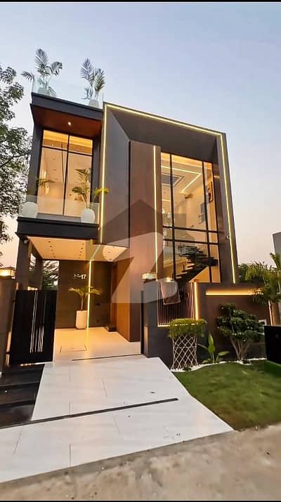 ڈی ایچ اے 9 ٹاؤن ڈیفنس (ڈی ایچ اے),لاہور میں 3 کمروں کا 5 مرلہ مکان 2.16 کروڑ میں برائے فروخت۔