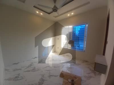 بحریہ ٹاؤن فیز 8 ۔ بلاک ایم بحریہ ٹاؤن فیز 8,بحریہ ٹاؤن راولپنڈی,راولپنڈی میں 4 کمروں کا 5 مرلہ مکان 2.1 کروڑ میں برائے فروخت۔ بحریہ ٹاؤن فیز 8 ۔ بلاک ایم بحریہ ٹاؤن فیز 8,بحریہ ٹاؤن راولپنڈی,راولپنڈی میں 4 کمروں کا 5 مرلہ مکان 2.1 کروڑ میں برائے فروخت۔