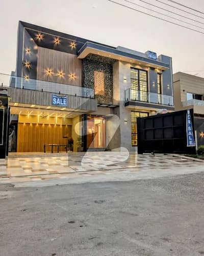 علامہ اقبال ٹاؤن لاہور میں 5 کمروں کا 1 کنال مکان 9.6 کروڑ میں برائے فروخت۔