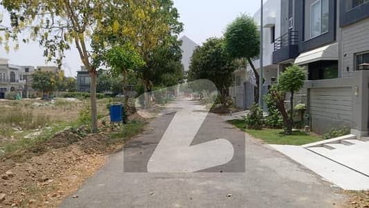 ڈی ایچ اے 9 ٹاؤن ۔ بلاک ڈی ڈی ایچ اے 9 ٹاؤن,ڈیفنس (ڈی ایچ اے),لاہور میں 5 مرلہ رہائشی پلاٹ 1.2 کروڑ میں برائے فروخت۔ ڈی ایچ اے 9 ٹاؤن ۔ بلاک ڈی ڈی ایچ اے 9 ٹاؤن,ڈیفنس (ڈی ایچ اے),لاہور میں 5 مرلہ رہائشی پلاٹ 1.2 کروڑ میں برائے فروخت۔