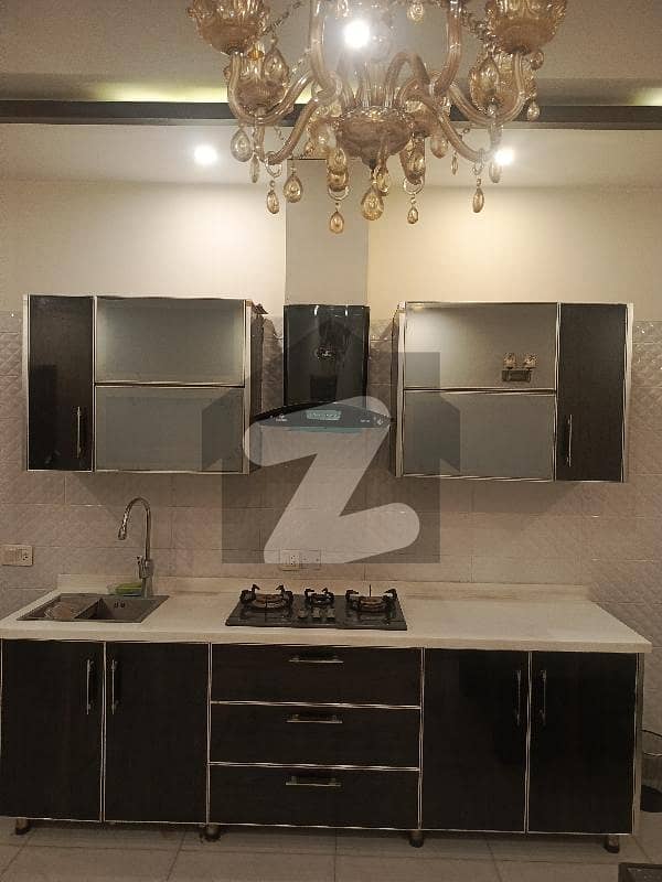 ڈی ایچ اے فیز 8 ڈیفنس (ڈی ایچ اے),لاہور میں 4 کمروں کا 10 مرلہ مکان 1.5 لاکھ میں کرایہ پر دستیاب ہے۔