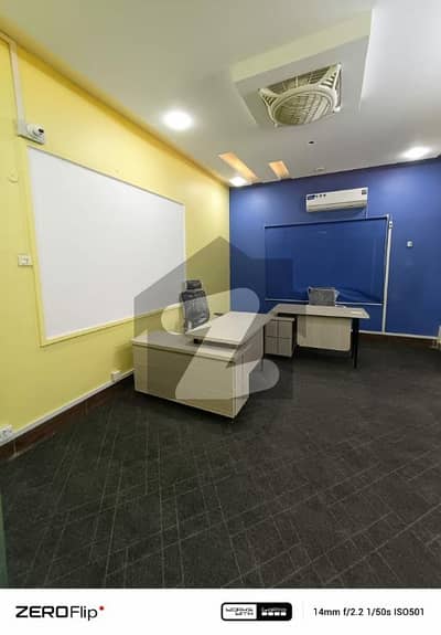 شاہراہِ فیصل کراچی میں 9 مرلہ دفتر 4.5 لاکھ میں کرایہ پر دستیاب ہے۔