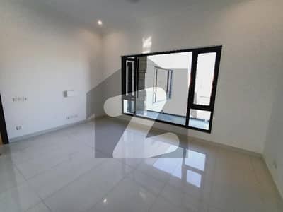 500 YARDS DEFENCE ULTRAMODERN STYLISH COMPECT STYLISH VILLA AVAILABLE FOR RENT, 3 BEDROOMS (STUDY)  LUXURIOUS DRAWING DINING LOUNGE