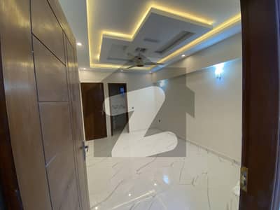 ڈی ایچ اے فیز 6 ڈی ایچ اے ڈیفینس,کراچی میں 3 کمروں کا 7 مرلہ فلیٹ 1.5 لاکھ میں کرایہ پر دستیاب ہے۔ ڈی ایچ اے فیز 6 ڈی ایچ اے ڈیفینس,کراچی میں 3 کمروں کا 7 مرلہ فلیٹ 1.5 لاکھ میں کرایہ پر دستیاب ہے۔