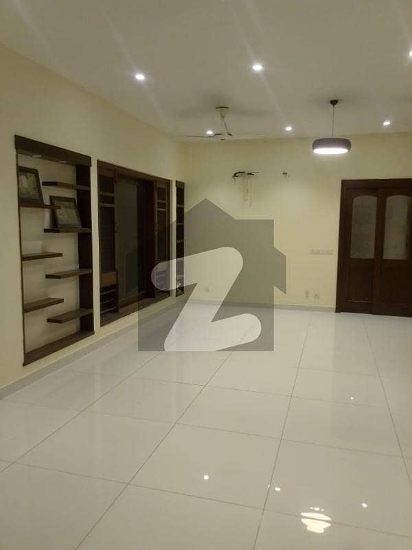 ڈی ایچ اے فیز 8 ڈی ایچ اے ڈیفینس,کراچی میں 3 کمروں کا 1 کنال بالائی پورشن 2.5 لاکھ میں کرایہ پر دستیاب ہے۔