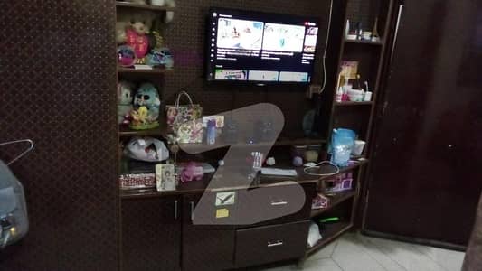 اچھرہ لاہور میں 2 کمروں کا 2 مرلہ فلیٹ 40.0 لاکھ میں برائے فروخت۔