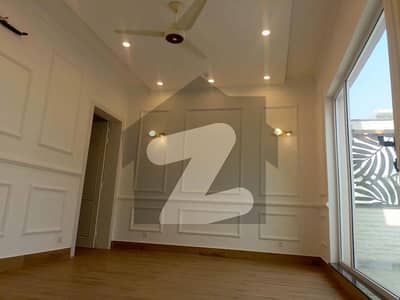 ڈی ایچ اے فیز 5 ڈیفنس (ڈی ایچ اے),لاہور میں 5 کمروں کا 1 کنال مکان 3.75 لاکھ میں کرایہ پر دستیاب ہے۔ ڈی ایچ اے فیز 5 ڈیفنس (ڈی ایچ اے),لاہور میں 5 کمروں کا 1 کنال مکان 3.75 لاکھ میں کرایہ پر دستیاب ہے۔