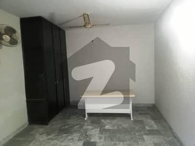 والٹن روڈ لاہور میں 1 کمرے کا 3 مرلہ فلیٹ 27.0 ہزار میں کرایہ پر دستیاب ہے۔