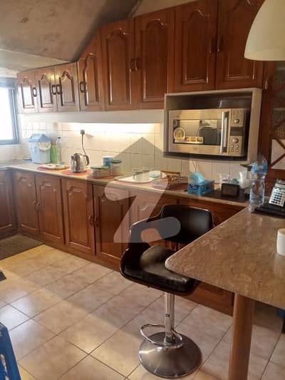 کلفٹن ۔ بلاک 2 کلفٹن,کراچی میں 12 مرلہ پینٹ ہاؤس 4.25 کروڑ میں برائے فروخت۔