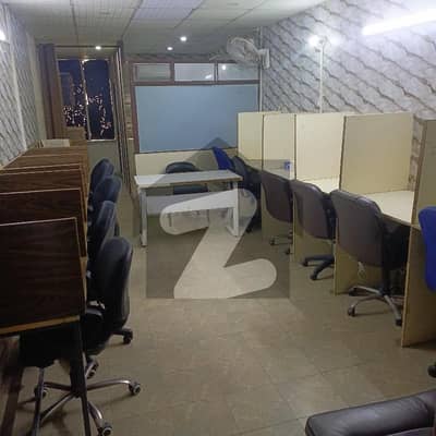 برکت مارکیٹ گارڈن ٹاؤن,لاہور میں 2 مرلہ دفتر 35.0 ہزار میں کرایہ پر دستیاب ہے۔