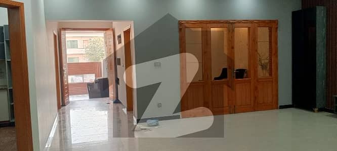 جی ۔ 10/2 جی ۔ 10,اسلام آباد میں 3 کمروں کا 14 مرلہ زیریں پورشن 1.6 لاکھ میں کرایہ پر دستیاب ہے۔