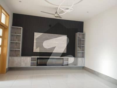 ٹاپ سٹی 1 - بلاک ڈی ٹاپ سٹی 1,اسلام آباد میں 6 کمروں کا 10 مرلہ مکان 4.95 کروڑ میں برائے فروخت۔ ٹاپ سٹی 1 - بلاک ڈی ٹاپ سٹی 1,اسلام آباد میں 6 کمروں کا 10 مرلہ مکان 4.95 کروڑ میں برائے فروخت۔