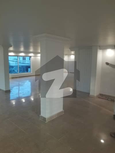 بخاری کمرشل ایریا ڈی ایچ اے فیز 6,ڈی ایچ اے ڈیفینس,کراچی میں 7 مرلہ علاوہ 1.5 لاکھ میں کرایہ پر دستیاب ہے۔