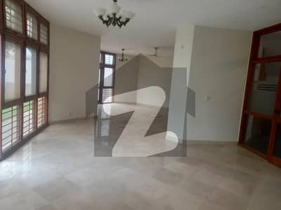 ڈی ایچ اے فیز 6 ڈی ایچ اے ڈیفینس,کراچی میں 4 کمروں کا 1 کنال زیریں پورشن 2.8 لاکھ میں کرایہ پر دستیاب ہے۔