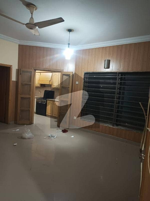 E11/4 1 kanal open Besament 3 Bedroom