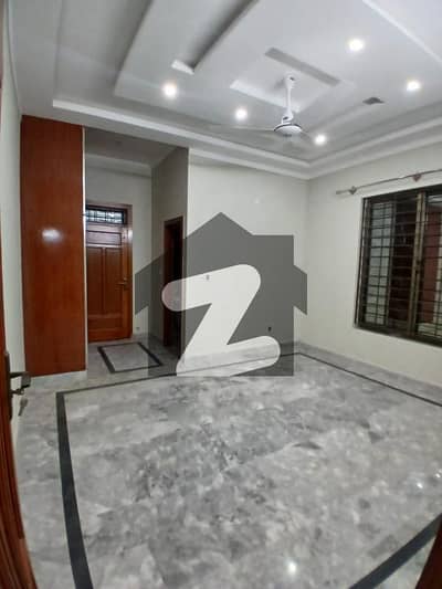 Upper Portion Spread Over 7 Marla In G-13/1 Available