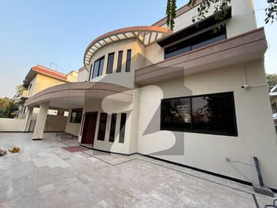 ایف ۔ 7 اسلام آباد میں 8 کمروں کا 1 کنال مکان 11.0 لاکھ میں کرایہ پر دستیاب ہے۔