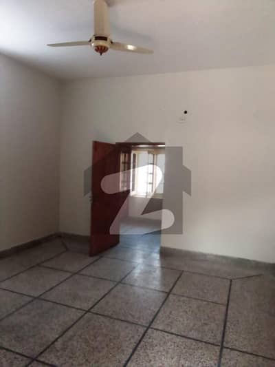 لالہ زار راولپنڈی میں 3 کمروں کا 12 مرلہ بالائی پورشن 65.0 ہزار میں کرایہ پر دستیاب ہے۔