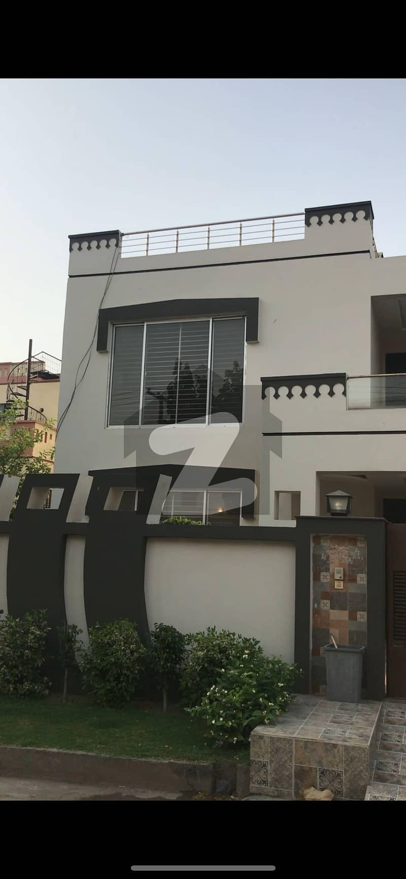 10 Marla Beautiful House Available For Rent . 10 Marla Beautiful House Available For Rent .