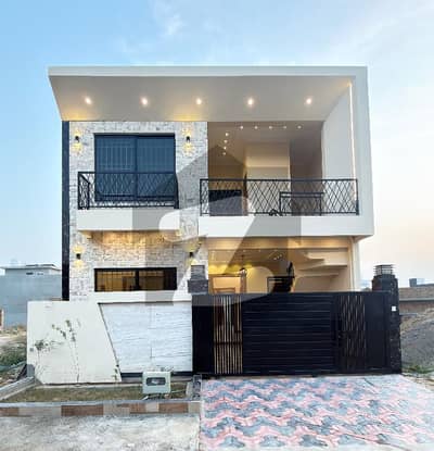 5 Marla beautiful house for sale 1.5 storey