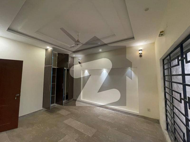 بحریہ آرچرڈ فیز 4 بحریہ آرچرڈ,لاہور میں 5 کمروں کا 10 مرلہ مکان 1.1 لاکھ میں کرایہ پر دستیاب ہے۔ بحریہ آرچرڈ فیز 4 بحریہ آرچرڈ,لاہور میں 5 کمروں کا 10 مرلہ مکان 1.1 لاکھ میں کرایہ پر دستیاب ہے۔