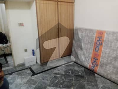 ہجویری ہاؤسنگ سکیم لاہور میں 2 کمروں کا 5 مرلہ زیریں پورشن 36.0 ہزار میں کرایہ پر دستیاب ہے۔