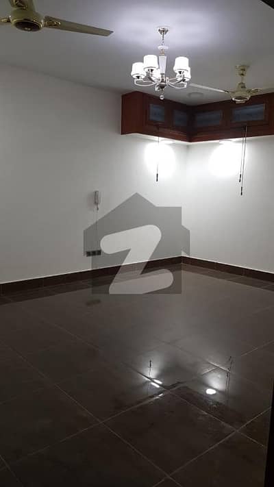 ڈی ایچ اے فیز 5 ڈی ایچ اے ڈیفینس,کراچی میں 2 کمروں کا 10 مرلہ زیریں پورشن 1.65 لاکھ میں کرایہ پر دستیاب ہے۔